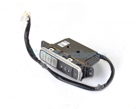 Кнопки управления магнитолой Nissan Leaf SV