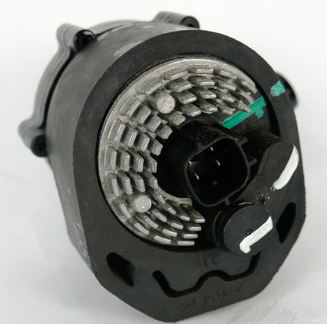 Водяной насос Nissan Leaf 2018