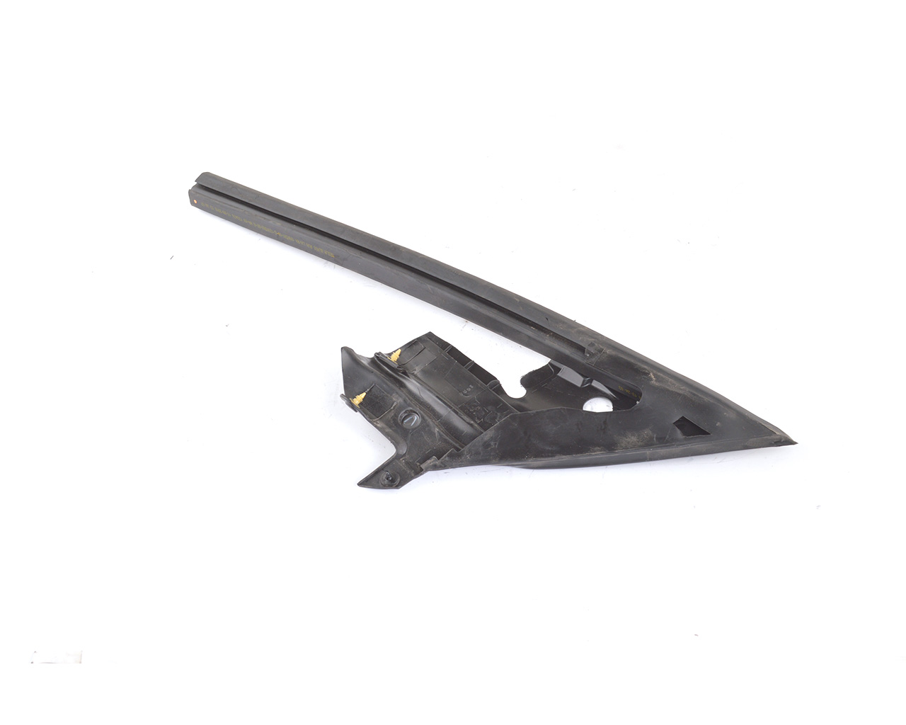 Направляющая стекла передней двери правой TESLA MODEL 3