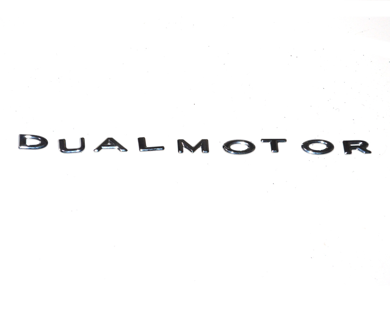 Эмблема крышки багажника DUAL MOTOR TESLA MODEL 3 147457200A