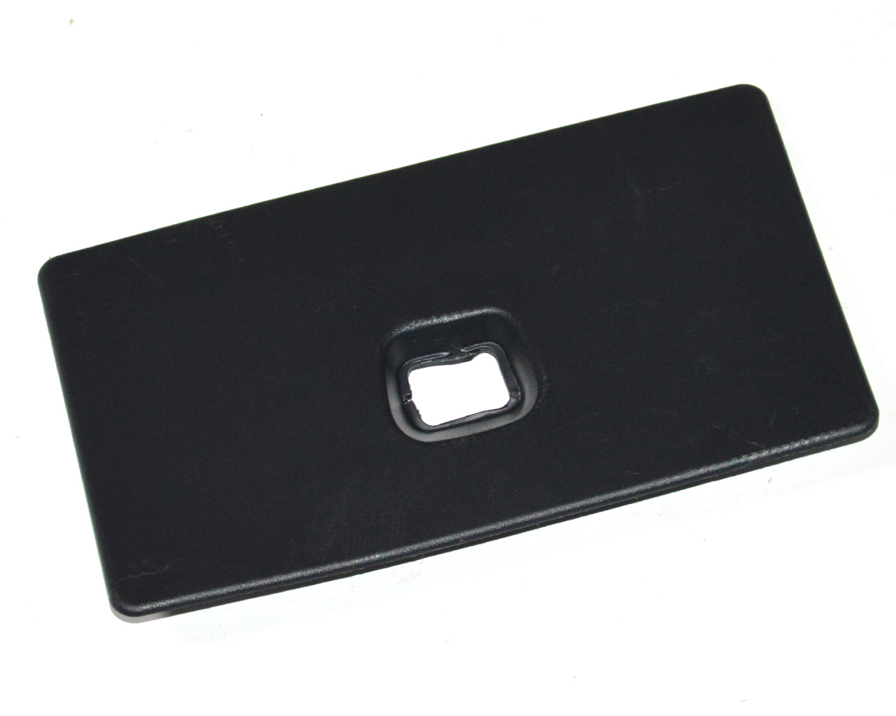 Накладка переднего багажника под замок (поврежден) TESLA MODEL  Y 1494086-00-B