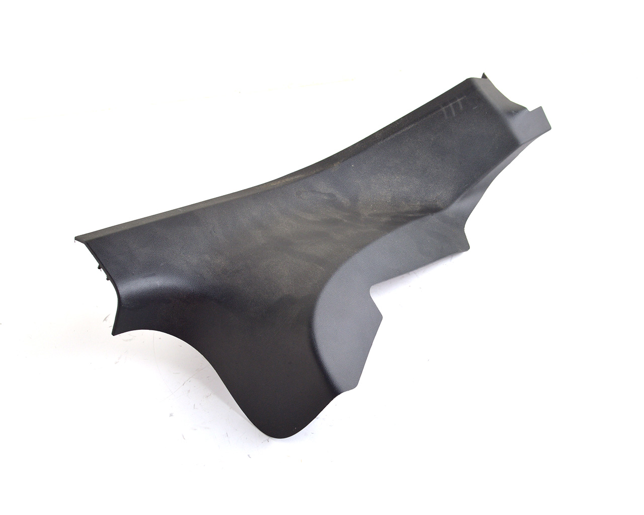 Накладка проема задней двери нижняя правая TESLA MODEL 3