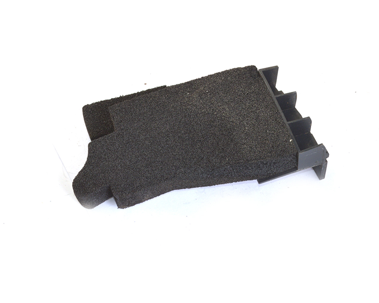 Уплотнитель переднего правого крыла NISSAN LEAF 2018