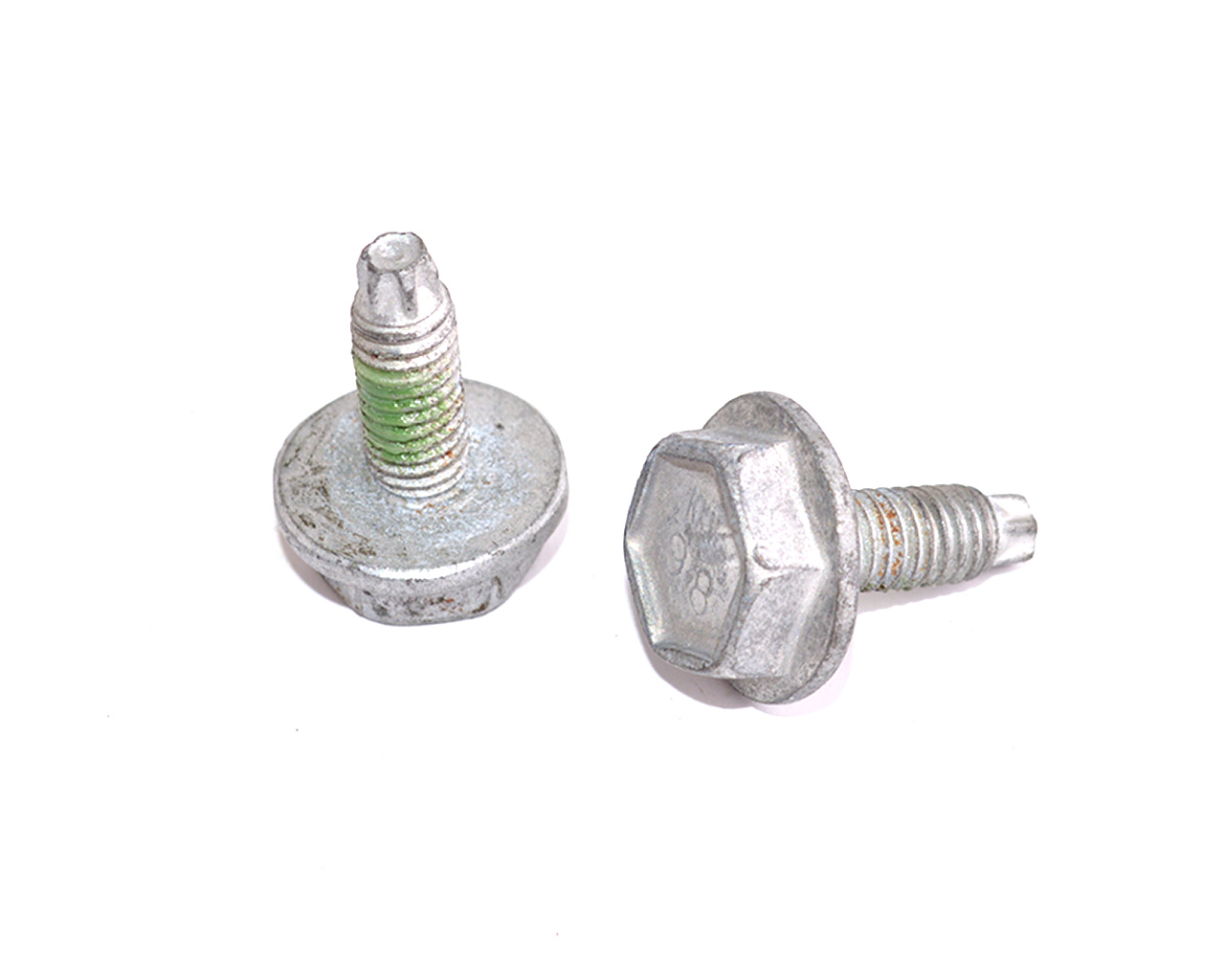 Болт кронштейна амортизатора капота TESLA MODEL 3