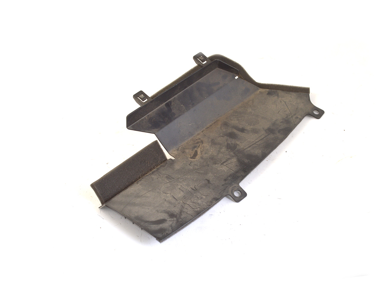 Дефлектор радиатора верхний левый NISSAN LEAF 2018