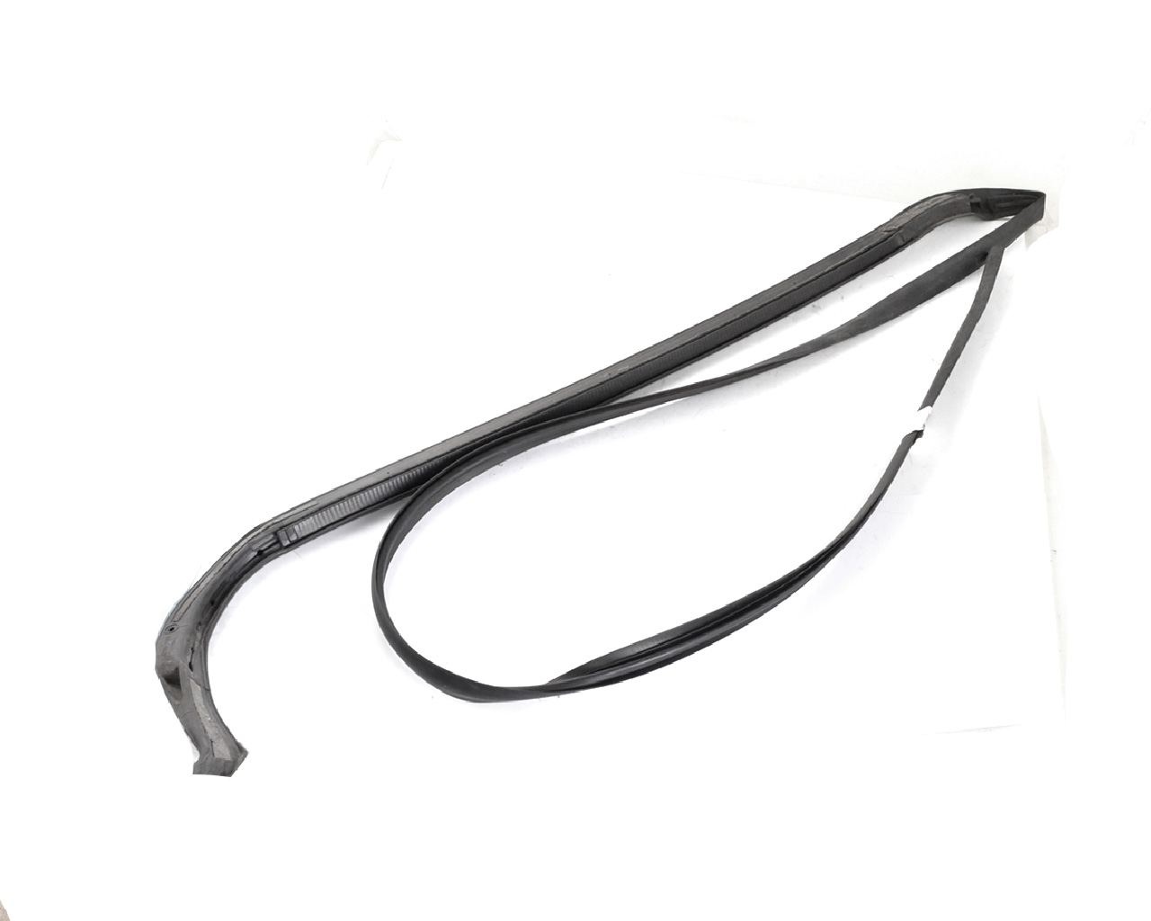 Уплотнитель филенки двери (задней/передней) правойTESLA MODEL S,SR