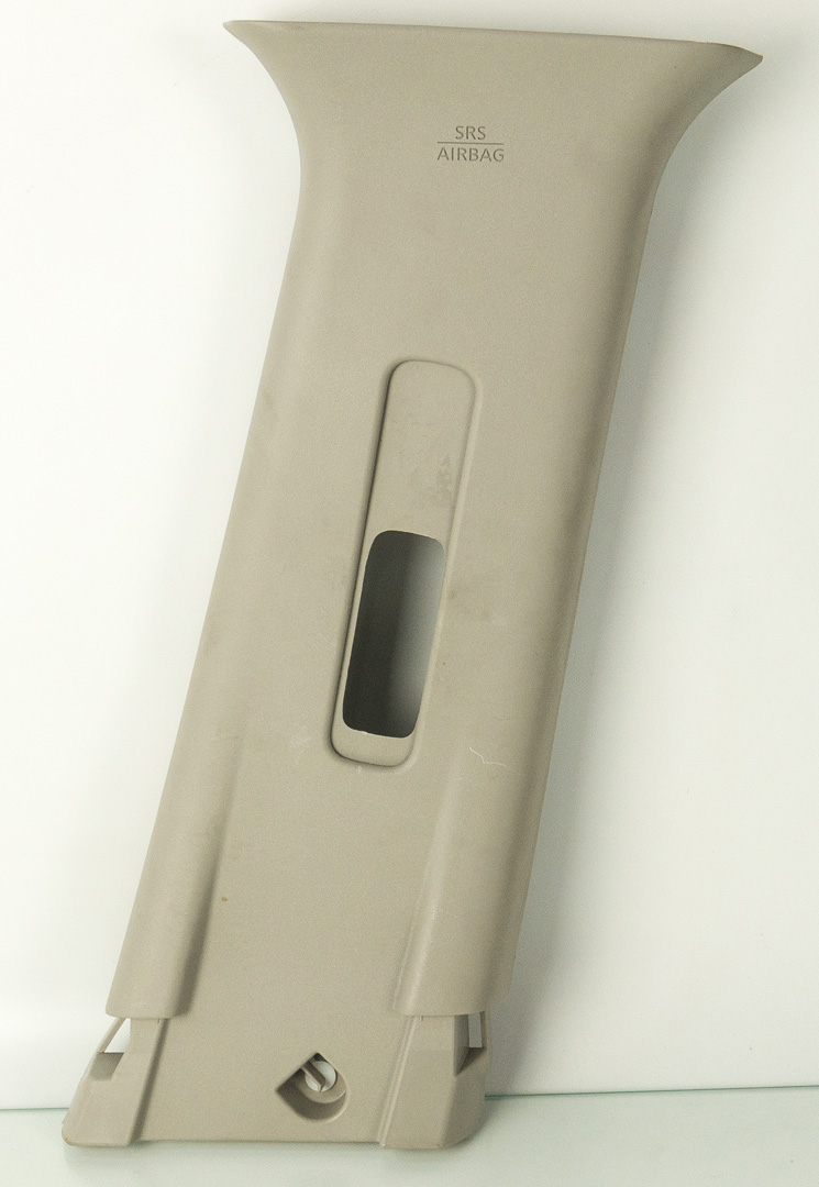 Накладка центральной стойки верхняя правая бежевая NISSAN LEAF 2013-2018 76913-3NF0A