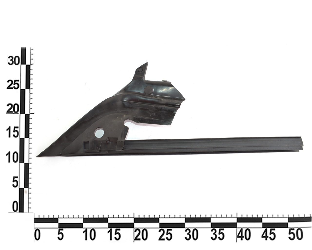 Направляющая стекла передней двери левой TESLA MODEL 3