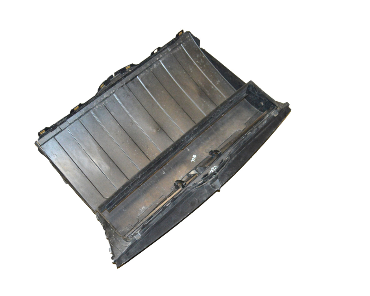 Воздухозаборник центральный в корпусе с люверсами и приводом в сборе NEW TESLA MODEL X 1034850-00-F