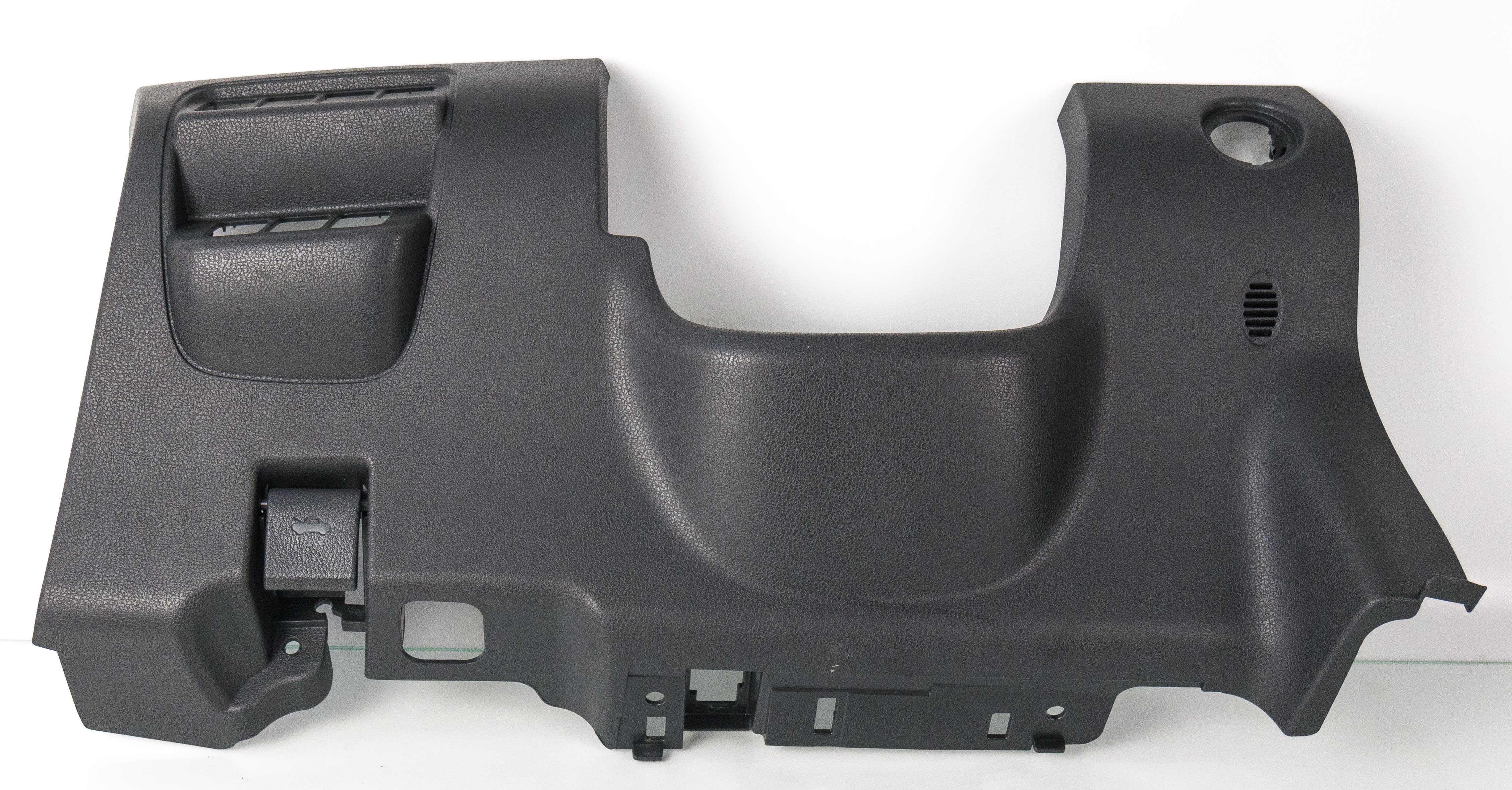 Панель инструментов перед, нижняя (под рулем) NISSAN LEAF 68101-3NF0A / 68106-3NF0A