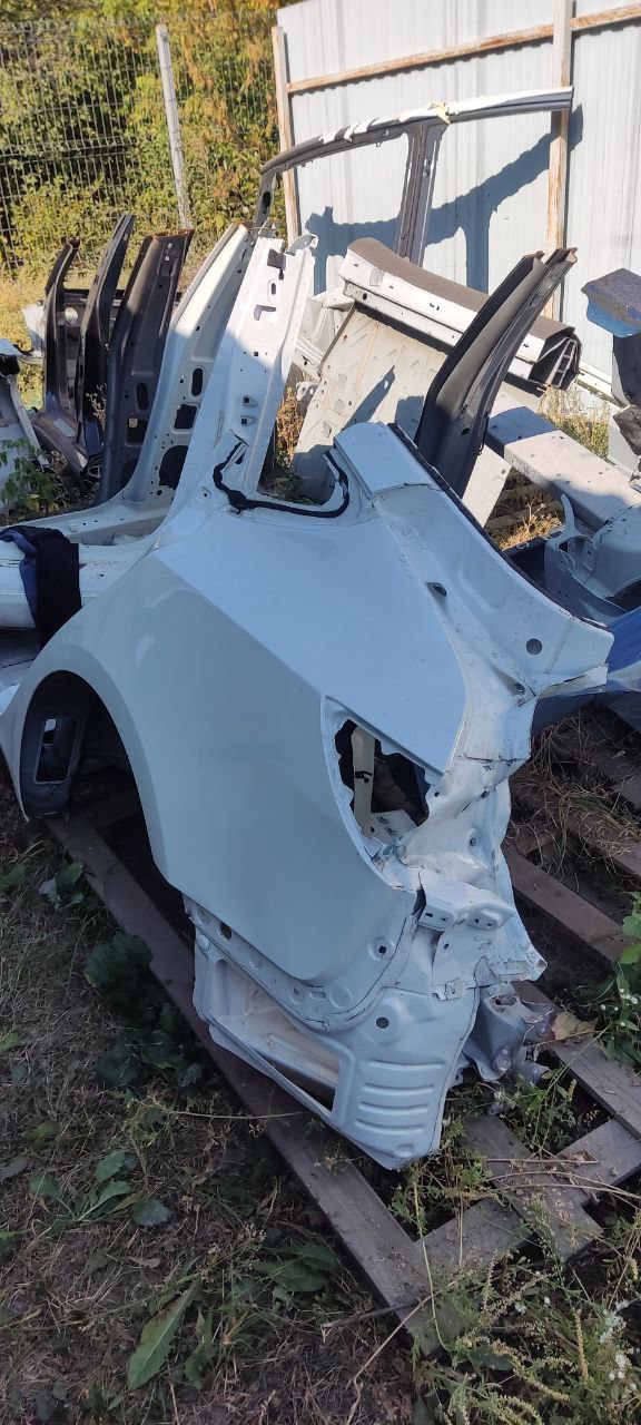 Четверть задняя левая (белая поврежденная) TESLA MODEL 3 1073677-S0-A