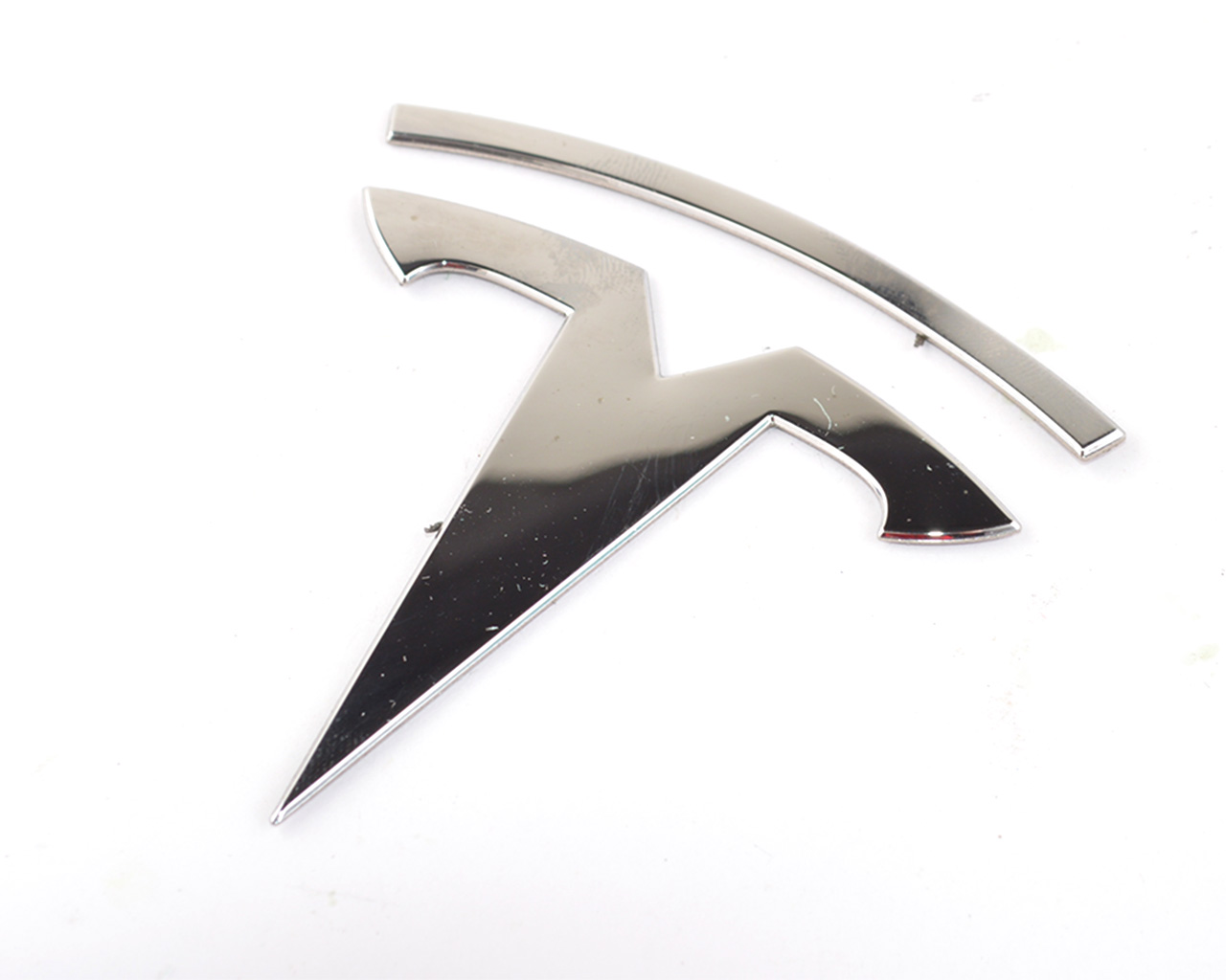 Эмблема передняя TESLA MODEL 3