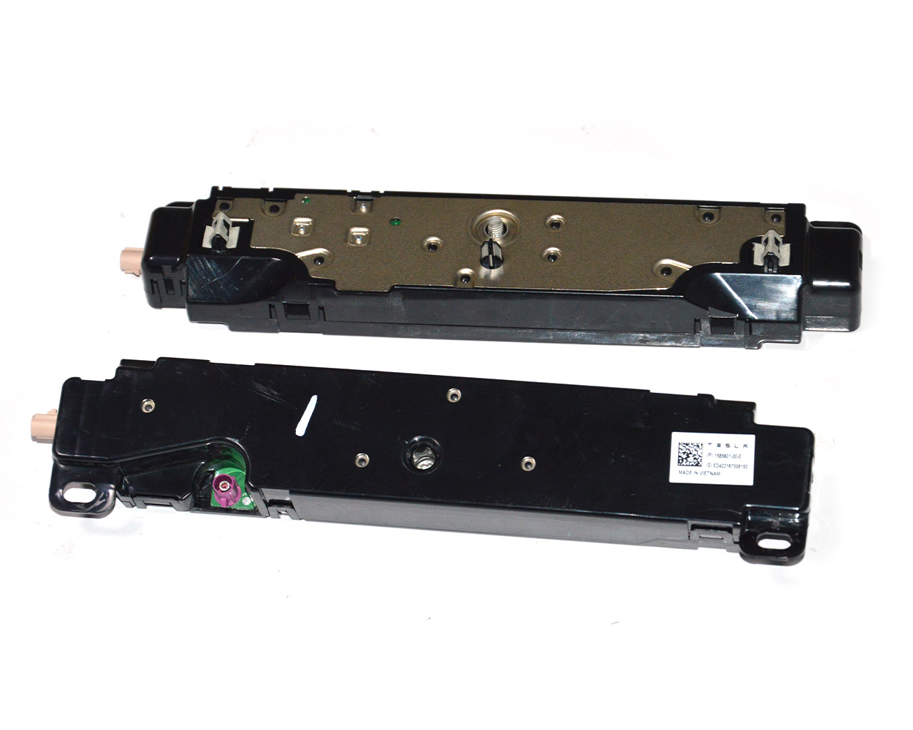 Антена wifi  TESLA MODEL Y 1585601-00-E