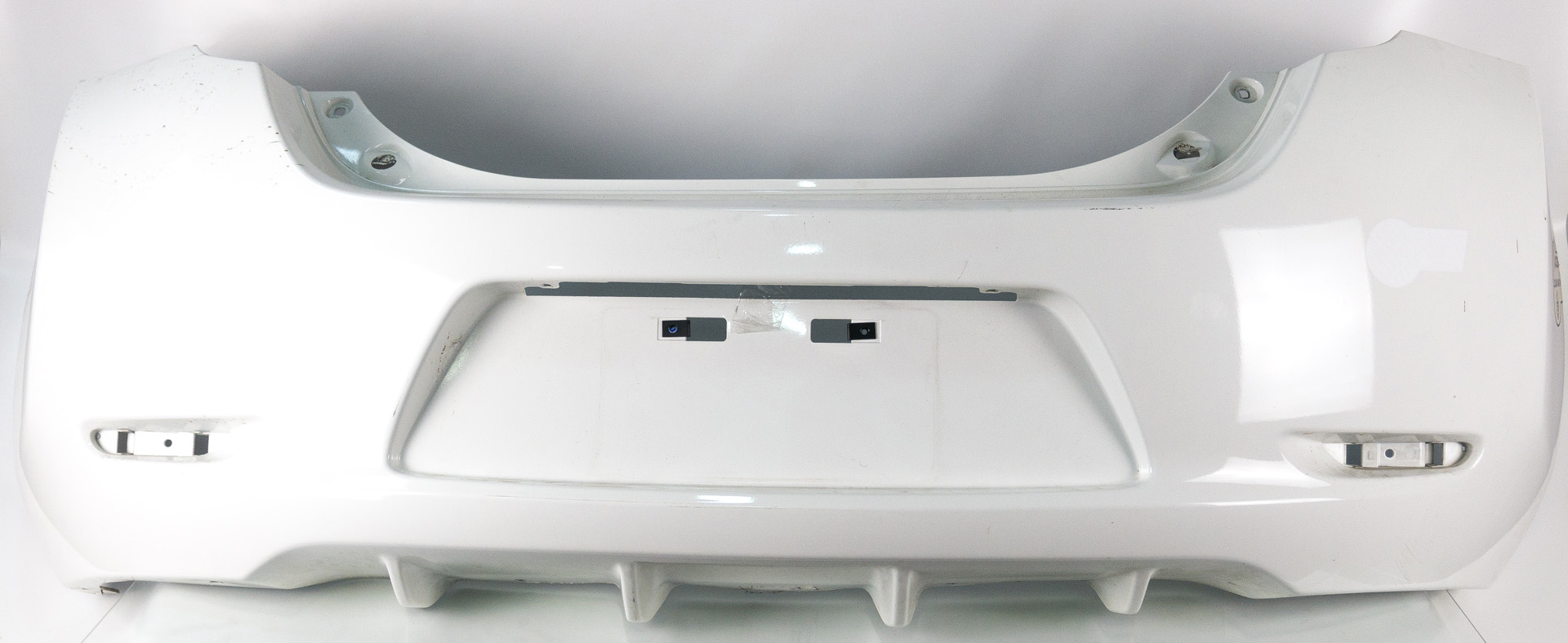 Бампер задний NISSAN LEAF 85022-3NF0H