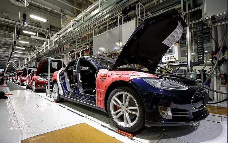 Tesla_service_1.jpg Tesla_service_1.jpg