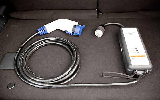 leaf_charger_6.jpg leaf_charger_6.jpg