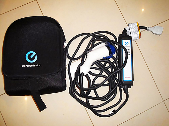 Zaryadka_nissan_leaf_1.jpg
