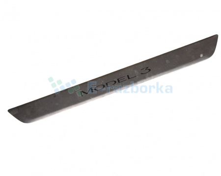 Накладка порога переднего с надписью (пластик) TESLA  MODEL 3  1504763-00-C