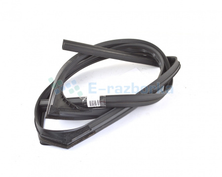 Уплотнитель стекла двери перед прав Nissan Leaf 2018