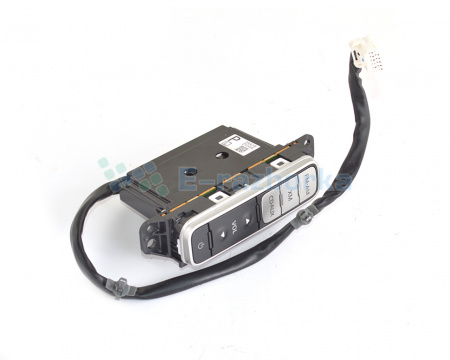 Кнопки управления магнитолой Nissan Leaf SV