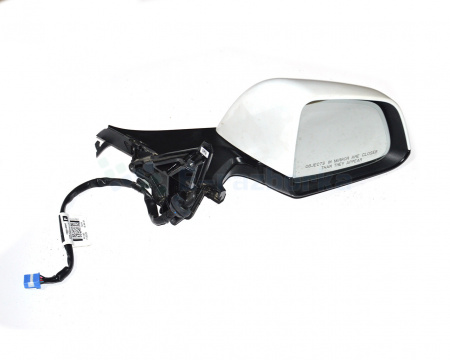Зеркало правое есть повреждения уголка TESLA MODEL Y 1594112-00-B 1609791-00-D
