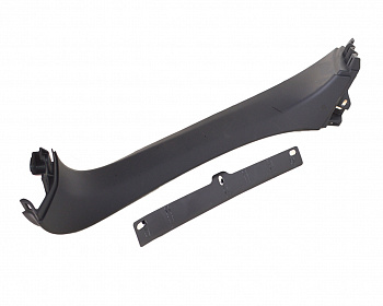 Накладка двери багажника  правая TESLA MODEL X 1037902-00-G 1037902-00-E