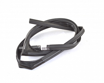 Уплотнитель стекла двери перед прав Nissan Leaf 2018