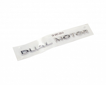 Надпись на крышке багажника DUAL MOTOR TESLA MODEL 3