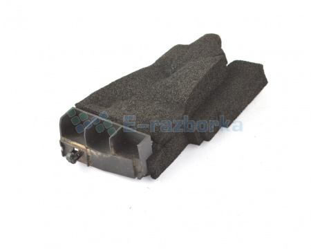 Уплотнитель переднего левого крыла Nissan Leaf 2018