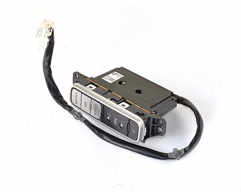 Кнопки управления магнитолой Nissan Leaf SV