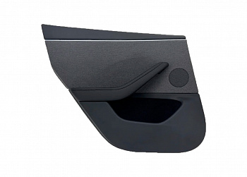 Обшивка задней левой двери черная TESLA MODEL 3 HIGHLAND 1776470-20-E 1776470-28-B