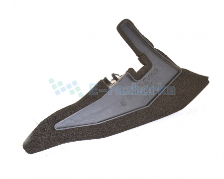 Верхний изолятор переднего крыла правый Nissan Leaf 2018