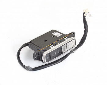 Кнопки управления магнитолой Nissan Leaf SV