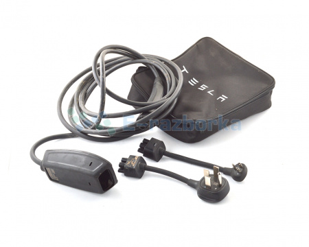 Зарядное устройство с кейсом TESLA MODEL 3