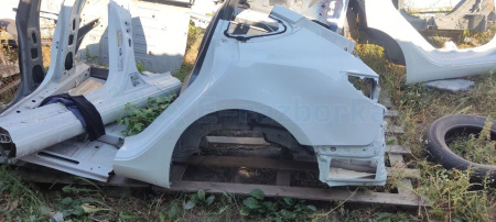 Четверть задняя левая (белая поврежденная) TESLA MODEL 3 1073677-S0-A