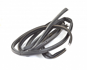 Уплотнитель двери задний правый  по периметру Nissan Leaf 2018