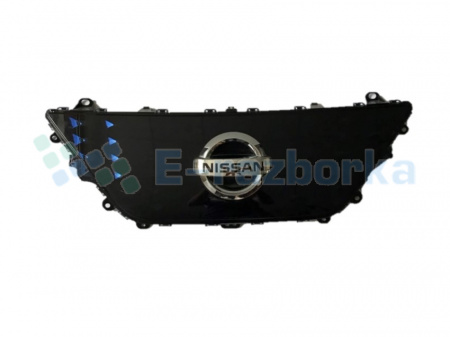 Центральная решетка переднего бампера Nissan Leaf 2018