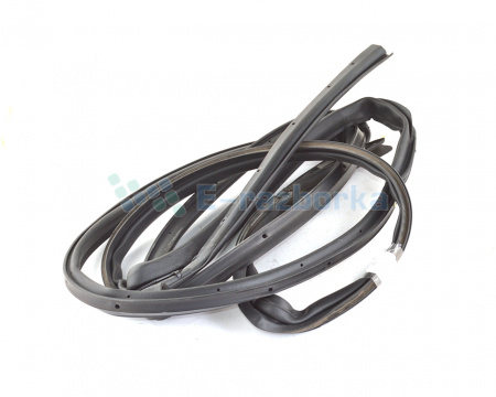 Уплотнитель двери задний правый  по периметру Nissan Leaf 2018